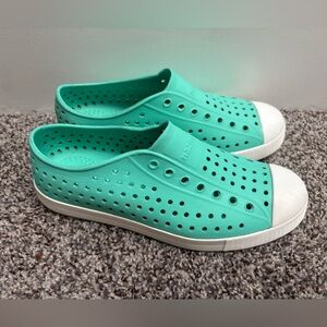 Native Waterproof Slip on Sneakers Aqua with White Sole Size J4 (Women’s 6)